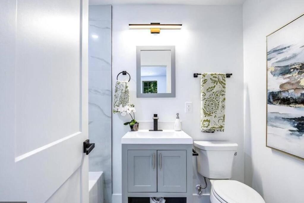Lux Capitol Hill Vacation Home, In-House Services Washington Bagian luar foto